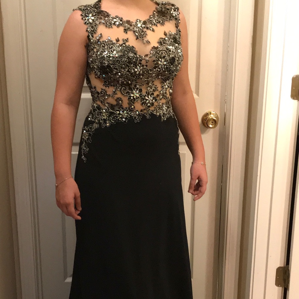 Gorgeous prom or pageant dress. Fits true 6 or 8
